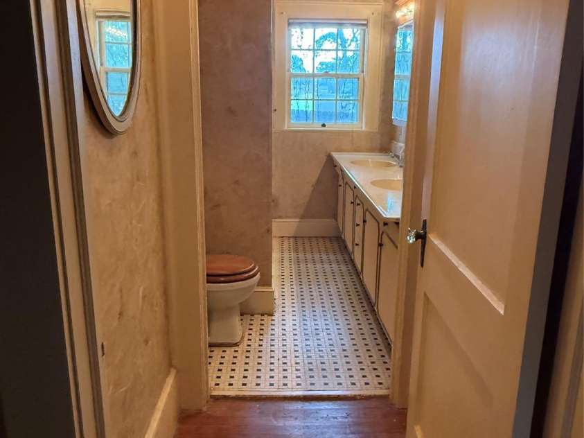 3985 1st Avenue, Hickory, NC 28602.  MLS# CAR4274222, YatesRealty ID 34461. 