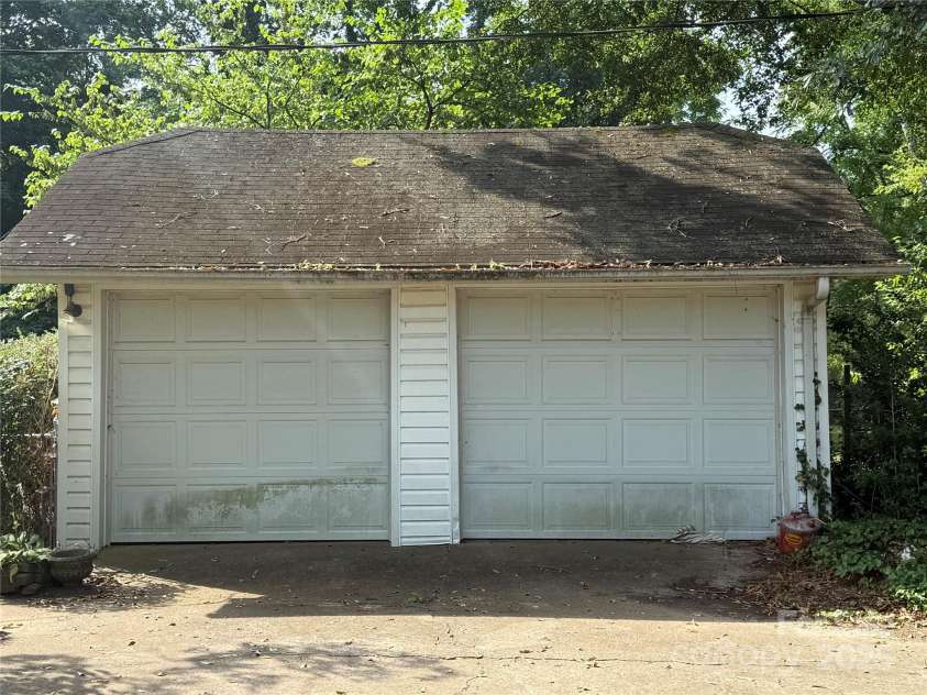 3985 1st Avenue, Hickory, NC 28602.  MLS# CAR4274222, YatesRealty ID 34461. 
