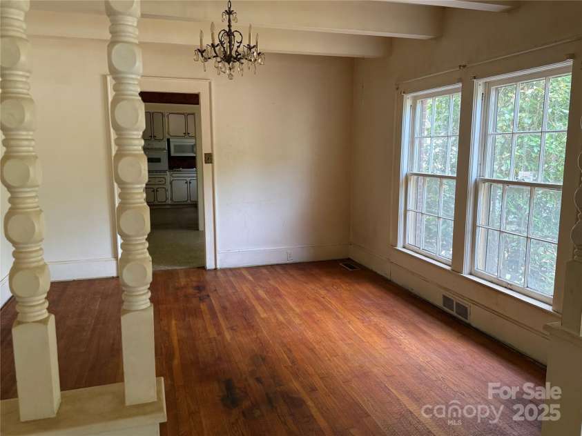 3985 1st Avenue, Hickory, NC 28602.  MLS# CAR4274222, YatesRealty ID 34461. Dining