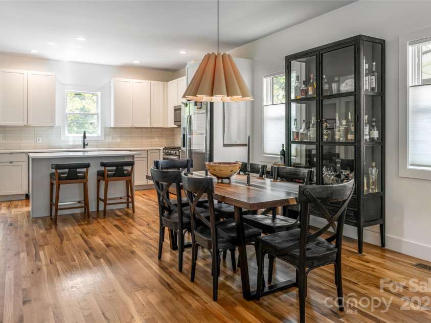 266 Waynesville Avenue, Asheville, NC 28806.  MLS# CAR4294927, YatesRealty ID 34463. 