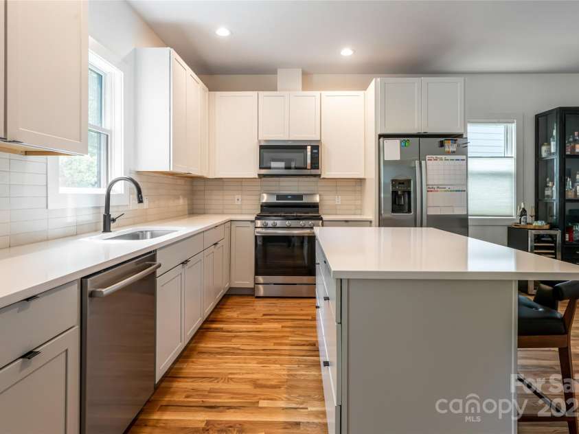 266 Waynesville Avenue, Asheville, NC 28806.  MLS# CAR4294927, YatesRealty ID 34463. 