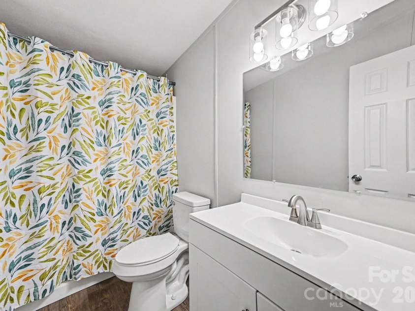 3723 Vickery Drive, Maiden, NC 28650.  MLS# CAR4399153, YatesRealty ID 34463. 2nd Bathroom