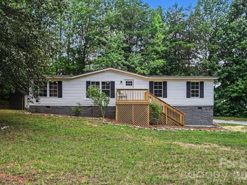 3723 Vickery Drive, Maiden, NC 28650.  MLS# CAR4399153, YatesRealty ID 34463. 