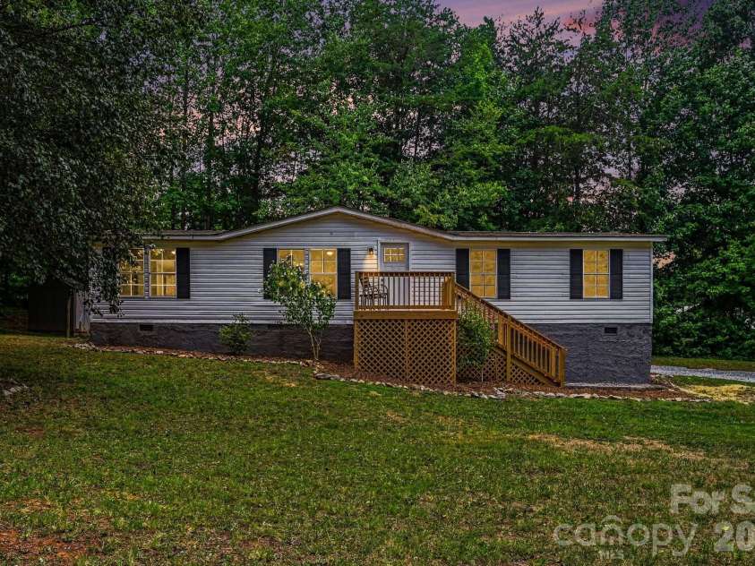 3723 Vickery Drive, Maiden, NC 28650.  MLS# CAR4399153, YatesRealty ID 34463. 