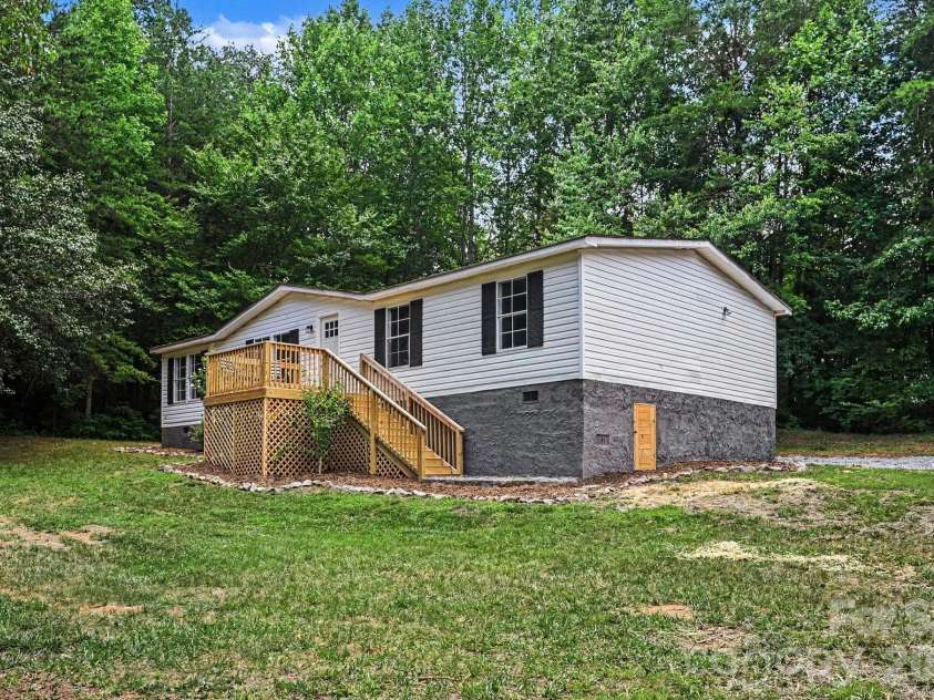 3723 Vickery Drive, Maiden, NC 28650.  MLS# CAR4399153, YatesRealty ID 34463. 