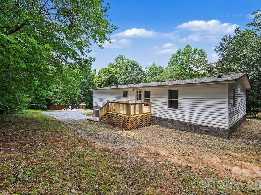 3723 Vickery Drive, Maiden, NC 28650.  MLS# CAR4399153, YatesRealty ID 34463. 