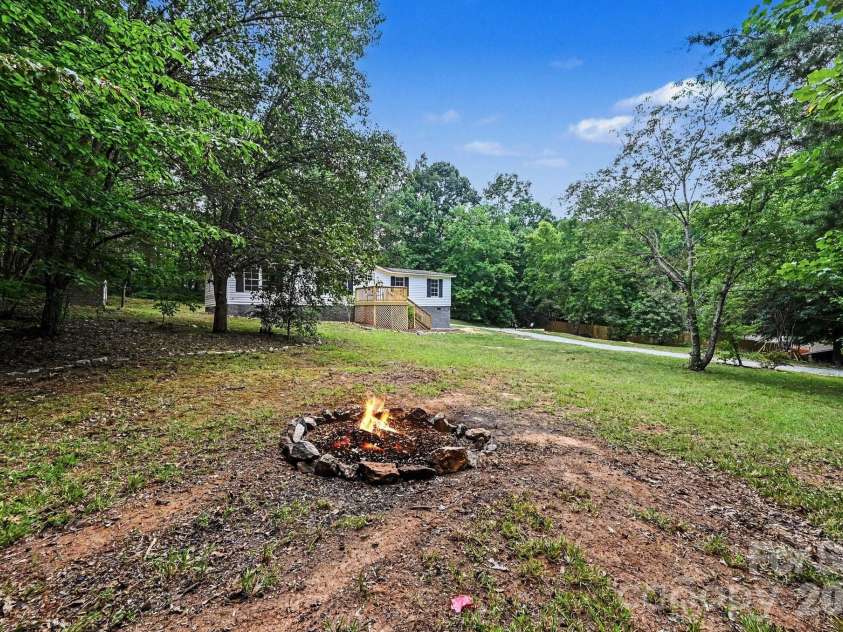 3723 Vickery Drive, Maiden, NC 28650.  MLS# CAR4399153, YatesRealty ID 34463. 
