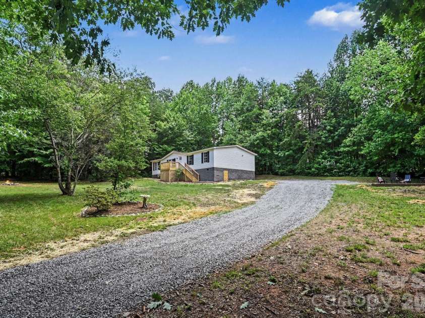 3723 Vickery Drive, Maiden, NC 28650.  MLS# CAR4399153, YatesRealty ID 34463. 