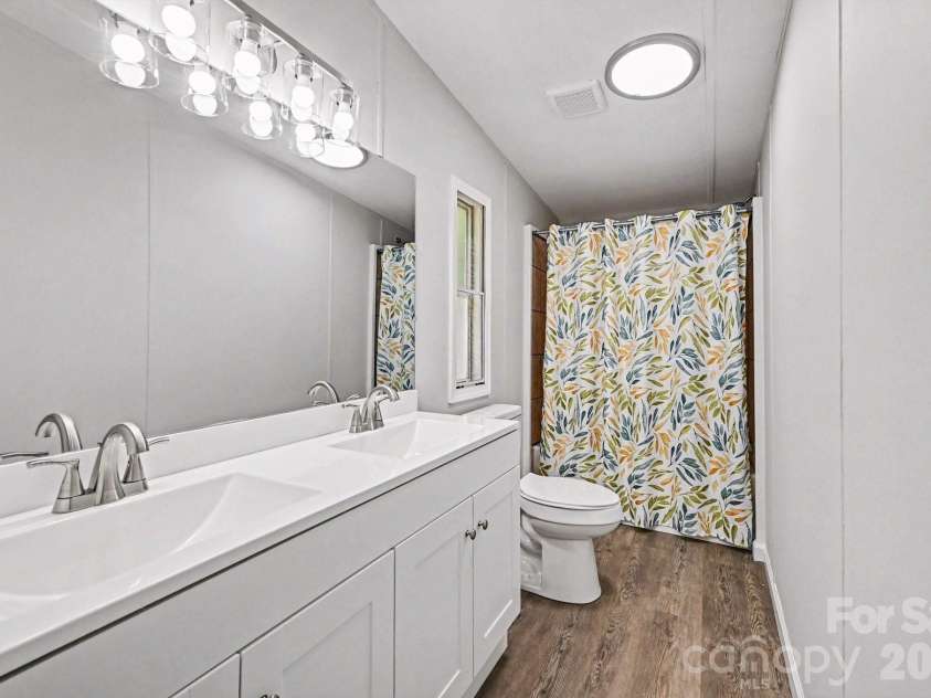 3723 Vickery Drive, Maiden, NC 28650.  MLS# CAR4399153, YatesRealty ID 34463. Primary Bathroom