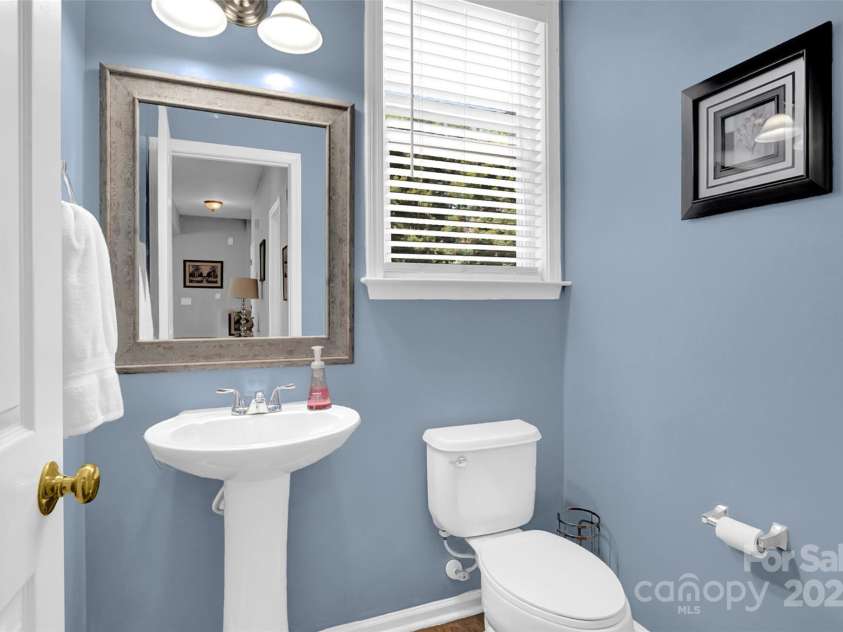10104 Treetop Lane, Cornelius, NC 28031.  MLS# CAR4274344, YatesRealty ID 34464. 1/2 Bathroom