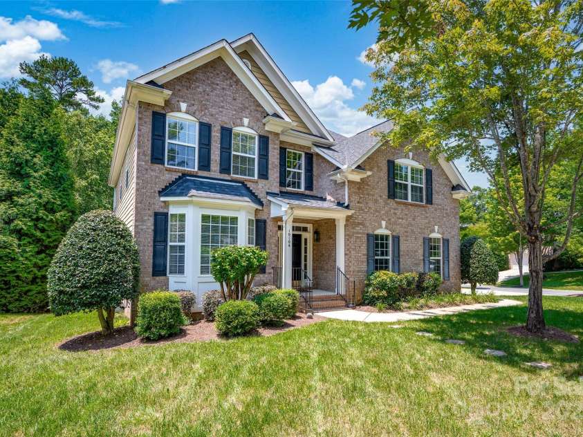 10104 Treetop Lane, Cornelius, NC 28031.  MLS# CAR4274344, YatesRealty ID 34464. 