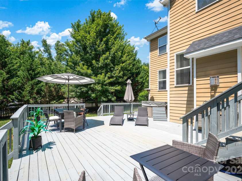 10104 Treetop Lane, Cornelius, NC 28031.  MLS# CAR4274344, YatesRealty ID 34464. 
