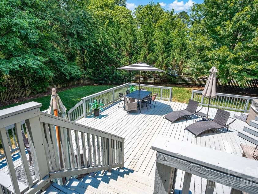 10104 Treetop Lane, Cornelius, NC 28031.  MLS# CAR4274344, YatesRealty ID 34464. 