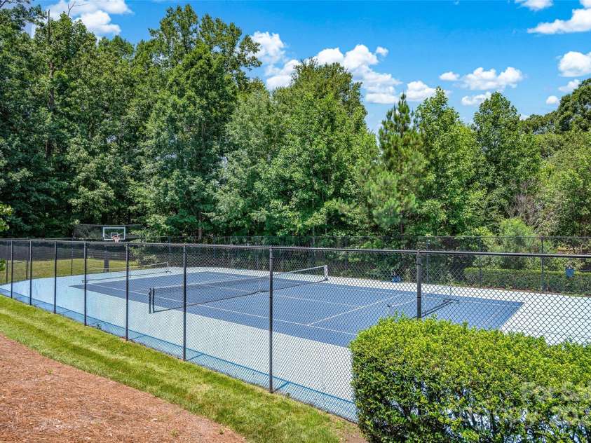 10104 Treetop Lane, Cornelius, NC 28031.  MLS# CAR4274344, YatesRealty ID 34464. 