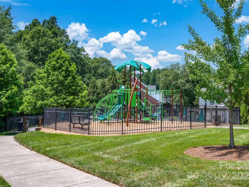 10104 Treetop Lane, Cornelius, NC 28031.  MLS# CAR4274344, YatesRealty ID 34464. 