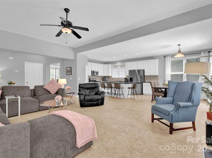 10104 Treetop Lane, Cornelius, NC 28031.  MLS# CAR4274344, YatesRealty ID 34464. 