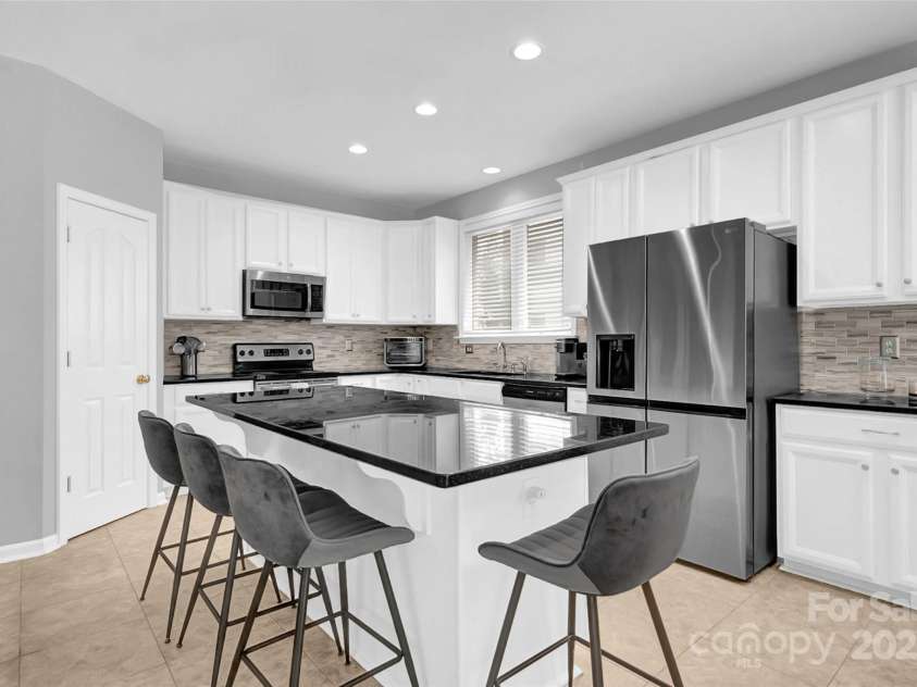 10104 Treetop Lane, Cornelius, NC 28031.  MLS# CAR4274344, YatesRealty ID 34464. 