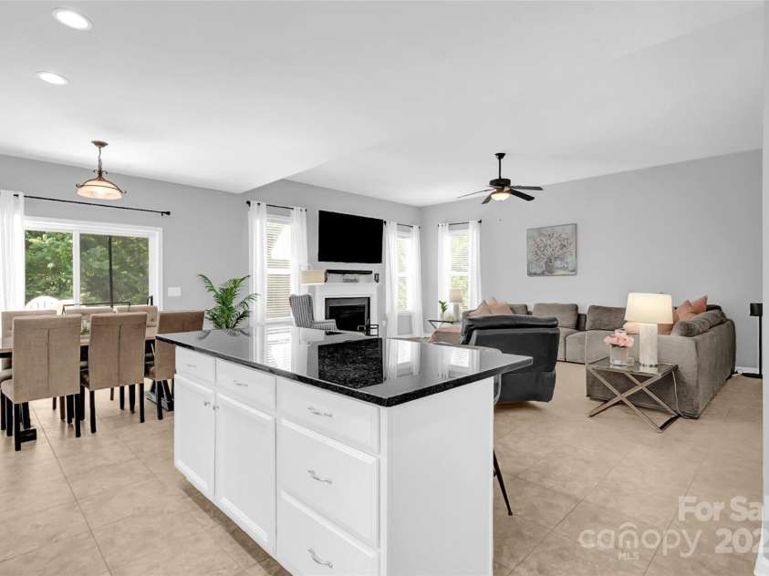 10104 Treetop Lane, Cornelius, NC 28031.  MLS# CAR4274344, YatesRealty ID 34464. 