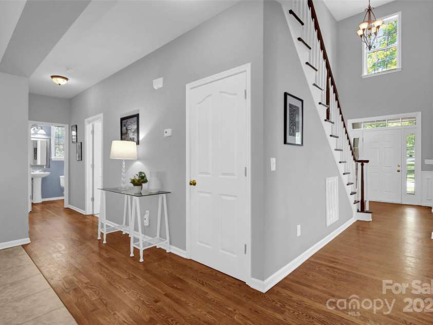 10104 Treetop Lane, Cornelius, NC 28031.  MLS# CAR4274344, YatesRealty ID 34464. 
