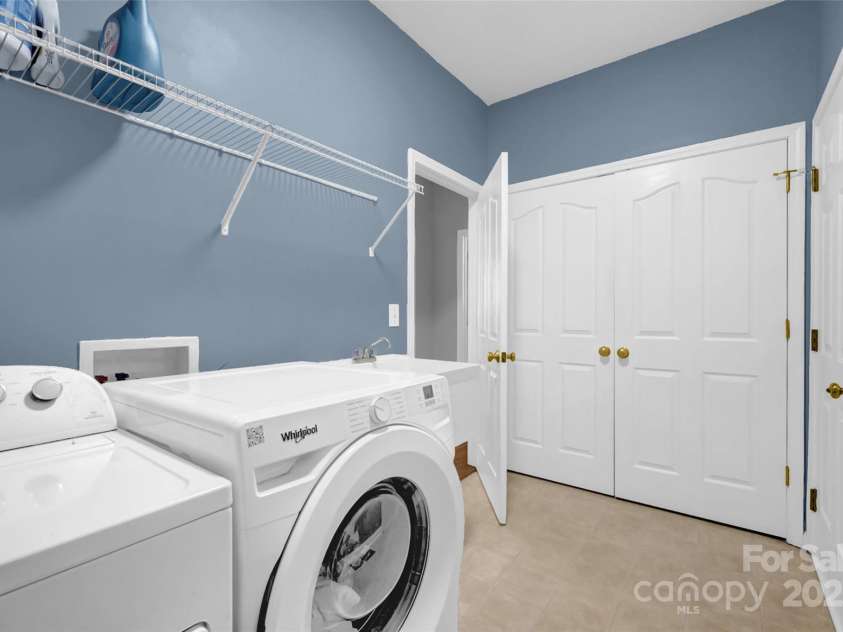 10104 Treetop Lane, Cornelius, NC 28031.  MLS# CAR4274344, YatesRealty ID 34464. 