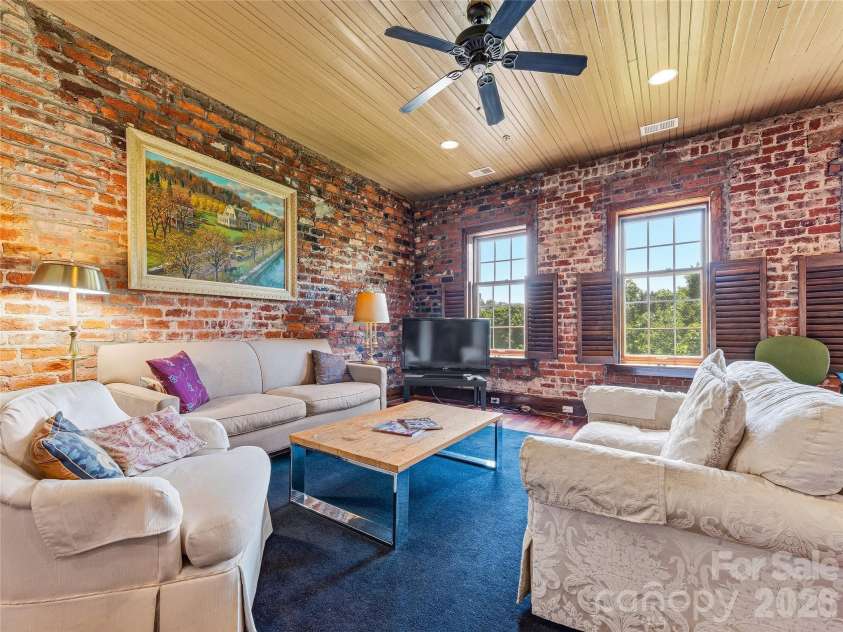 33 Patton Avenue, Asheville, NC 28801.  MLS# CAR4399652, YatesRealty ID 34465. 