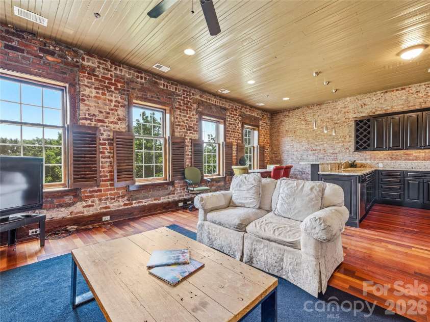 33 Patton Avenue, Asheville, NC 28801.  MLS# CAR4399652, YatesRealty ID 34465. 