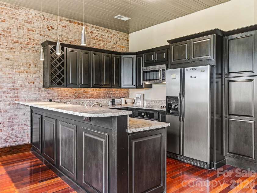 33 Patton Avenue, Asheville, NC 28801.  MLS# CAR4399652, YatesRealty ID 34465. 