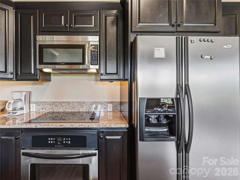 33 Patton Avenue, Asheville, NC 28801.  MLS# CAR4399652, YatesRealty ID 34465. 