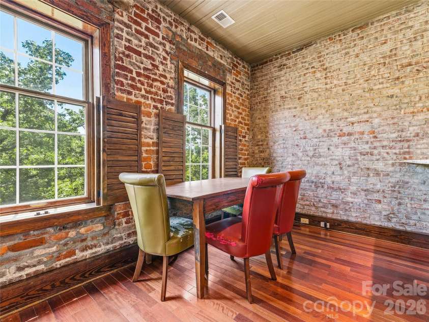 33 Patton Avenue, Asheville, NC 28801.  MLS# CAR4399652, YatesRealty ID 34465. 