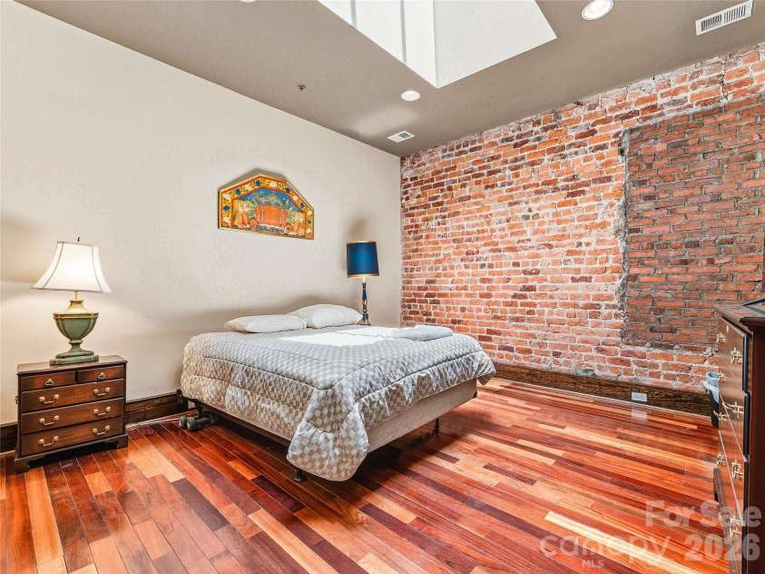 33 Patton Avenue, Asheville, NC 28801.  MLS# CAR4399652, YatesRealty ID 34465. 