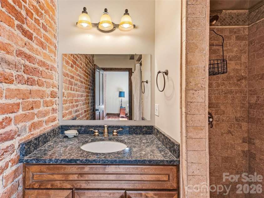 33 Patton Avenue, Asheville, NC 28801.  MLS# CAR4399652, YatesRealty ID 34465. 
