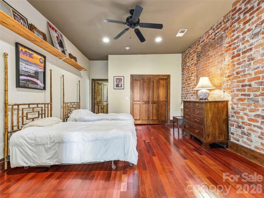 33 Patton Avenue, Asheville, NC 28801.  MLS# CAR4399652, YatesRealty ID 34465. 