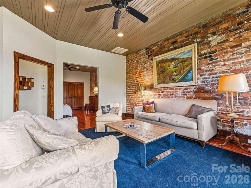 33 Patton Avenue, Asheville, NC 28801.  MLS# CAR4399652, YatesRealty ID 34465. 