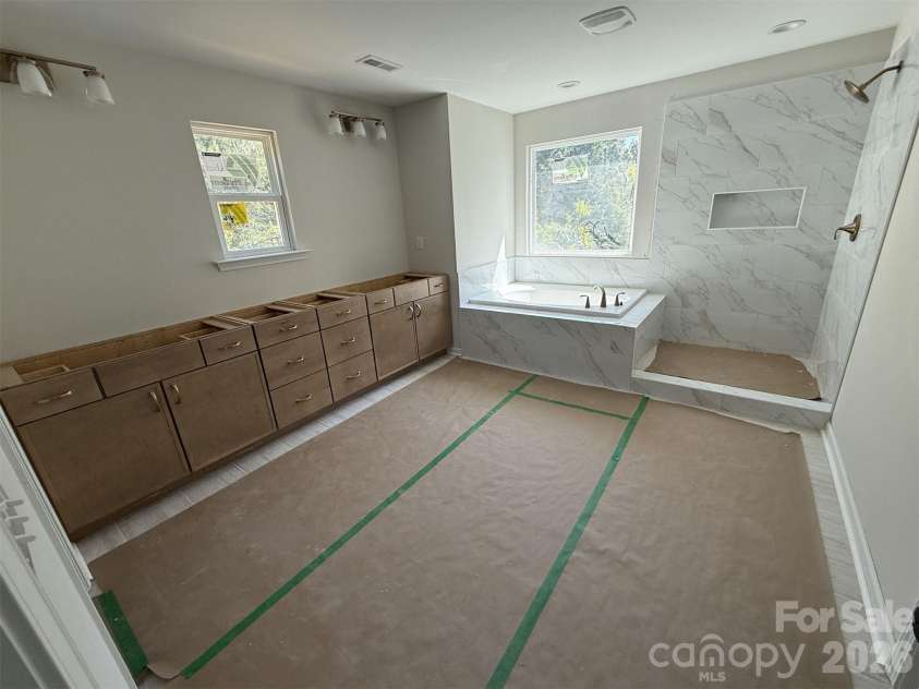 1713 Tabby Drive, Indian Trail, NC 28079.  MLS# CAR4367266, YatesRealty ID 34466. Premier Bath
