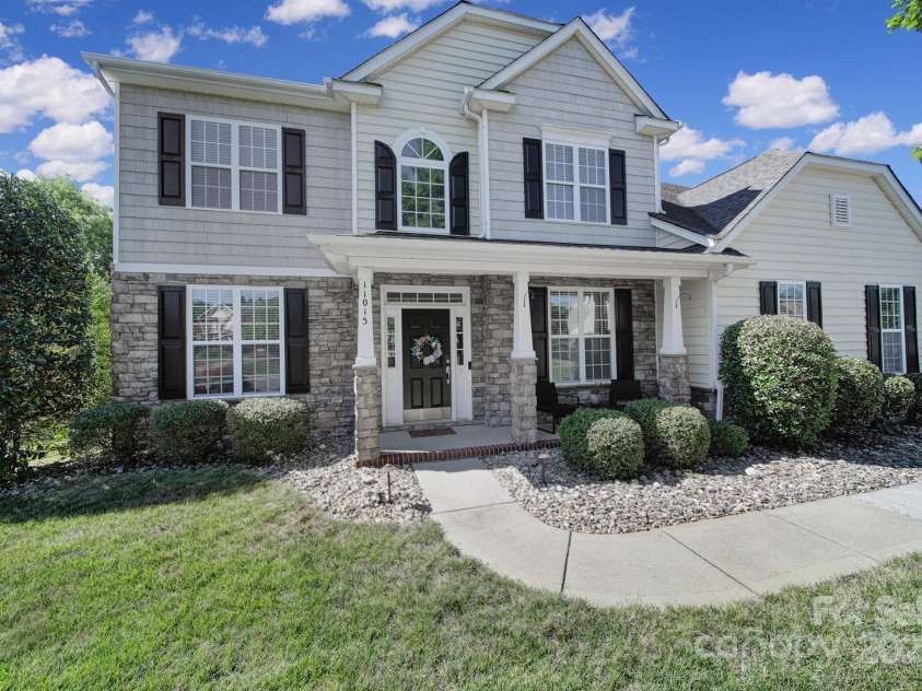 11015 Royal Colony Drive, Waxhaw, NC 28173.  MLS# CAR4285235, YatesRealty ID 34467. 