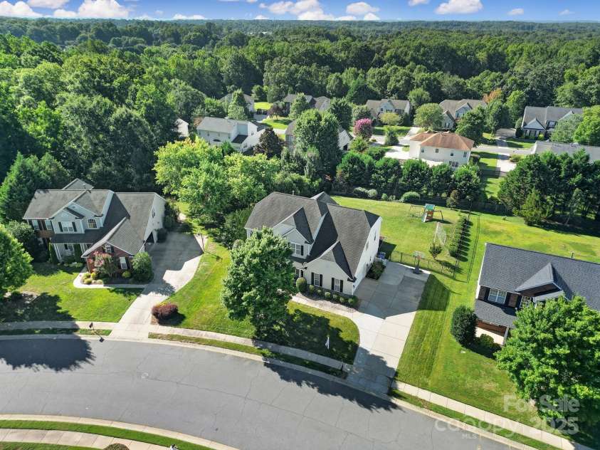 11015 Royal Colony Drive, Waxhaw, NC 28173.  MLS# CAR4285235, YatesRealty ID 34467. 