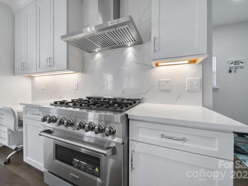 11015 Royal Colony Drive, Waxhaw, NC 28173.  MLS# CAR4285235, YatesRealty ID 34467. 