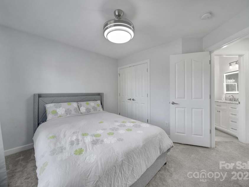 11015 Royal Colony Drive, Waxhaw, NC 28173.  MLS# CAR4285235, YatesRealty ID 34467. 