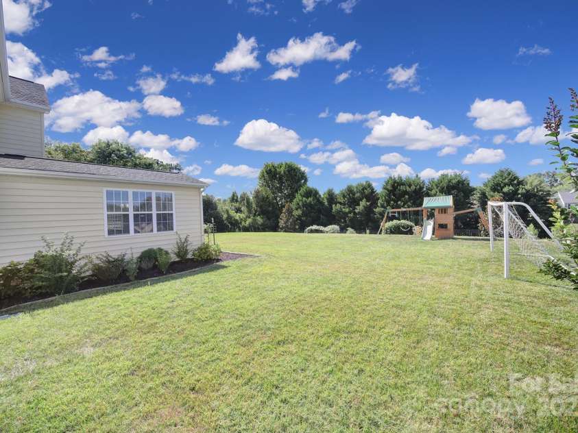 11015 Royal Colony Drive, Waxhaw, NC 28173.  MLS# CAR4285235, YatesRealty ID 34467. 