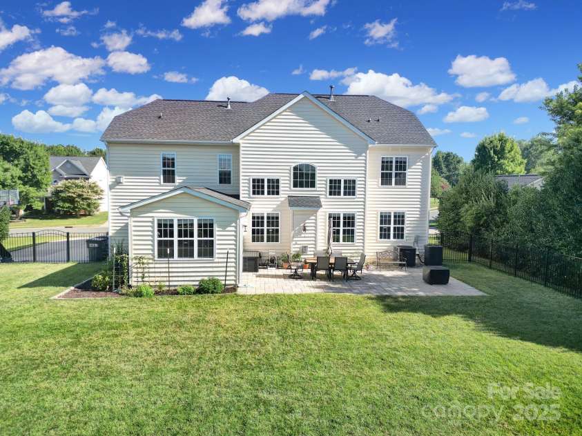 11015 Royal Colony Drive, Waxhaw, NC 28173.  MLS# CAR4285235, YatesRealty ID 34467. 