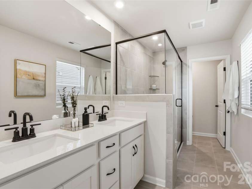 5205 Wyes Oak Lane, Charlotte, NC 28269.  MLS# CAR4399611, YatesRealty ID 34467. 