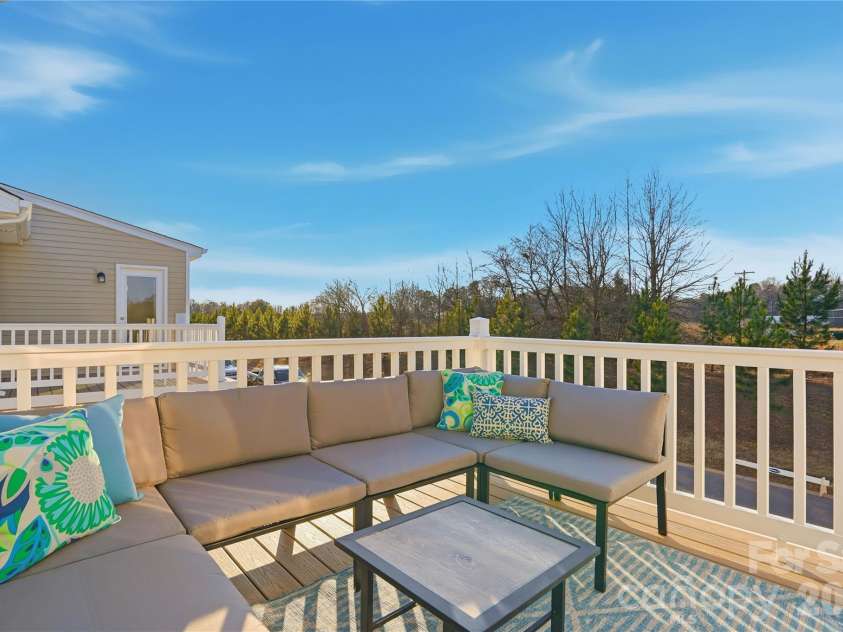 5205 Wyes Oak Lane, Charlotte, NC 28269.  MLS# CAR4399611, YatesRealty ID 34467. 