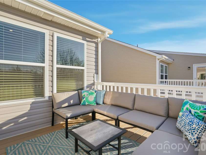 5205 Wyes Oak Lane, Charlotte, NC 28269.  MLS# CAR4399611, YatesRealty ID 34467. 