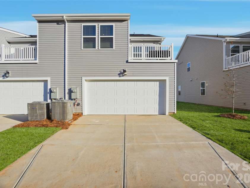 5205 Wyes Oak Lane, Charlotte, NC 28269.  MLS# CAR4399611, YatesRealty ID 34467. 