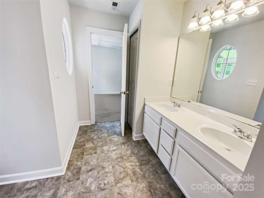 6350 Royal Celadon Way, Charlotte, NC 28269.  MLS# CAR4285659, YatesRealty ID 34469. 