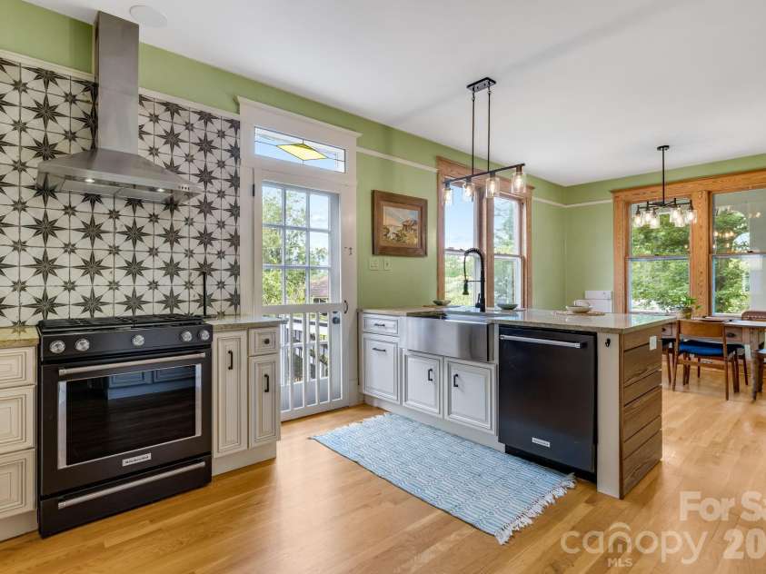9 Houston Street, Asheville, NC 28801.  MLS# CAR4398917, YatesRealty ID 34469. 