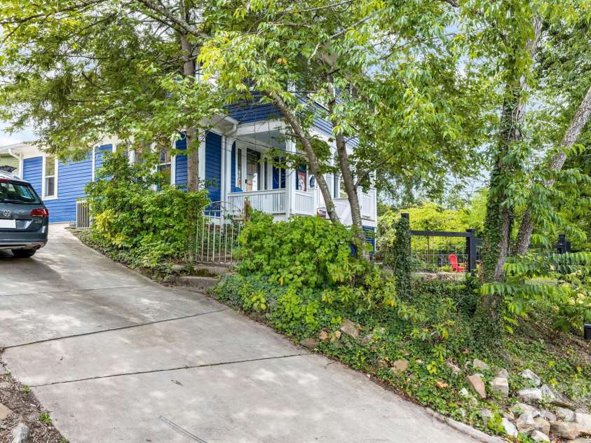 9 Houston Street, Asheville, NC 28801.  MLS# CAR4398917, YatesRealty ID 34469. 