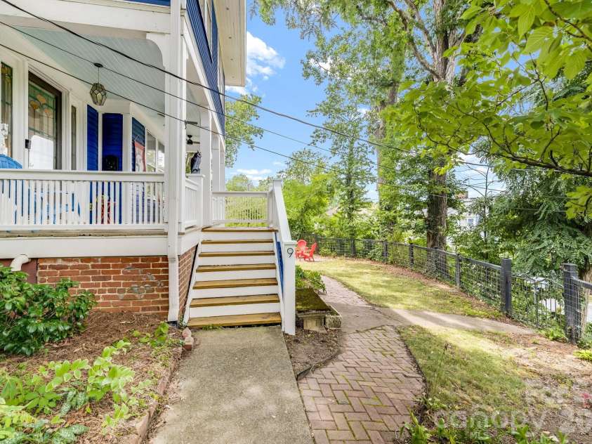 9 Houston Street, Asheville, NC 28801.  MLS# CAR4398917, YatesRealty ID 34469. 