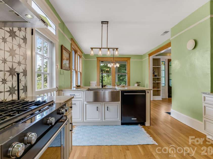 9 Houston Street, Asheville, NC 28801.  MLS# CAR4398917, YatesRealty ID 34469. 