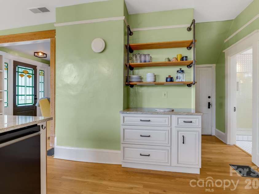 9 Houston Street, Asheville, NC 28801.  MLS# CAR4398917, YatesRealty ID 34469. 